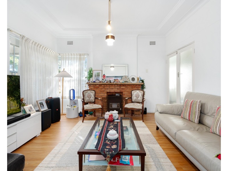 90 Monaro Avenue, Kingsgrove NSW 2208