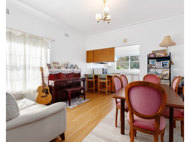 90 Monaro Avenue, Kingsgrove NSW 2208