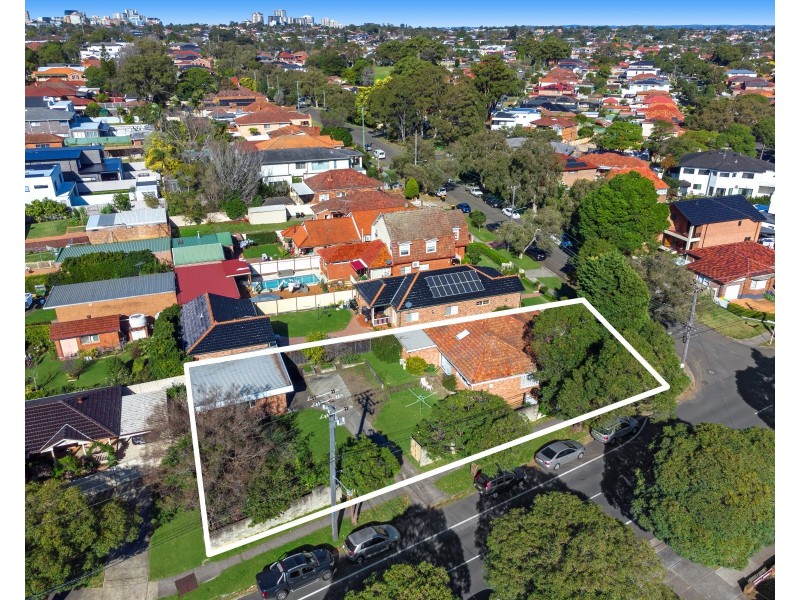 90 Monaro Avenue, Kingsgrove NSW 2208