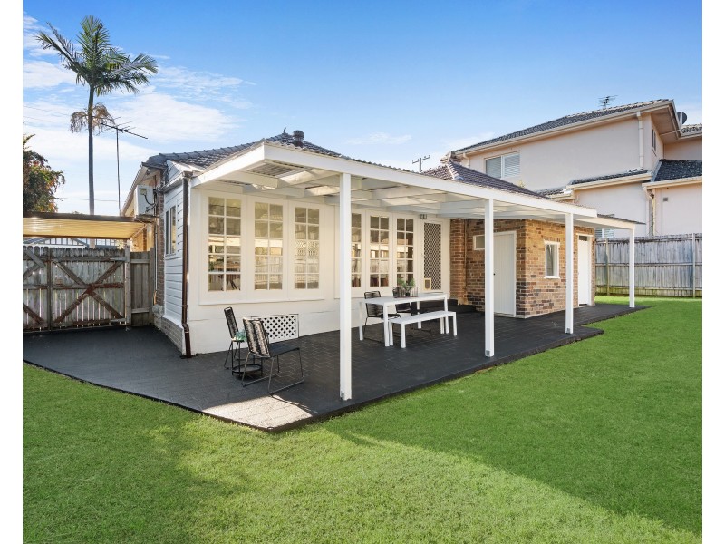 1/4 Colvin Avenue, Carlton NSW 2218