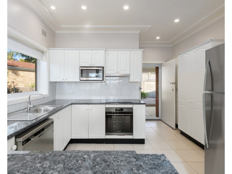 2 Beverley Crescent, Roselands NSW 2196
