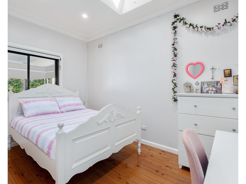2 Beverley Crescent, Roselands NSW 2196