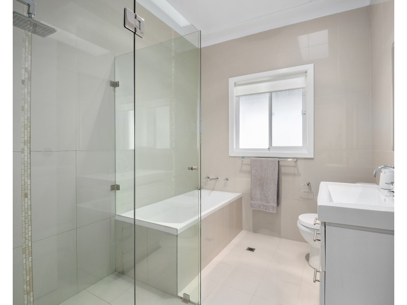 2 Beverley Crescent, Roselands NSW 2196