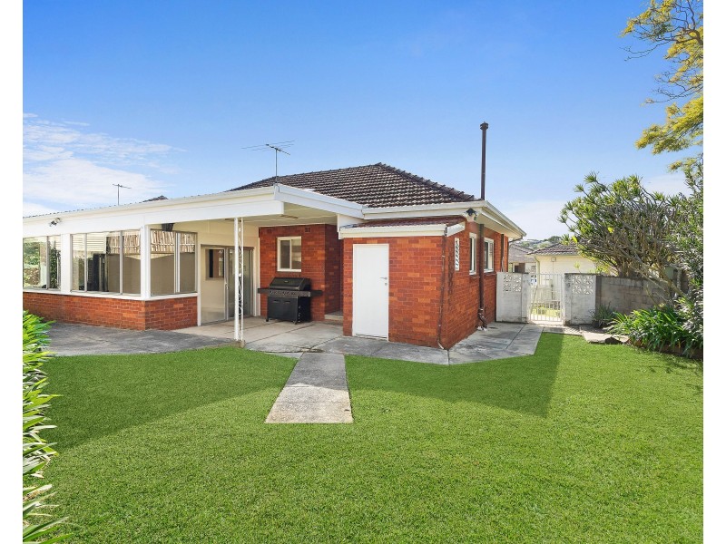 2 Beverley Crescent, Roselands NSW 2196