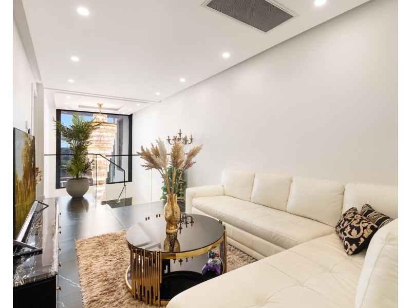 10B Daisy Street, Roselands NSW 2196