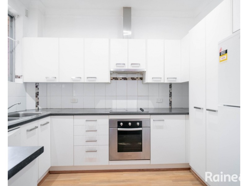 9/52 Hampton Court Road, Carlton NSW 2218