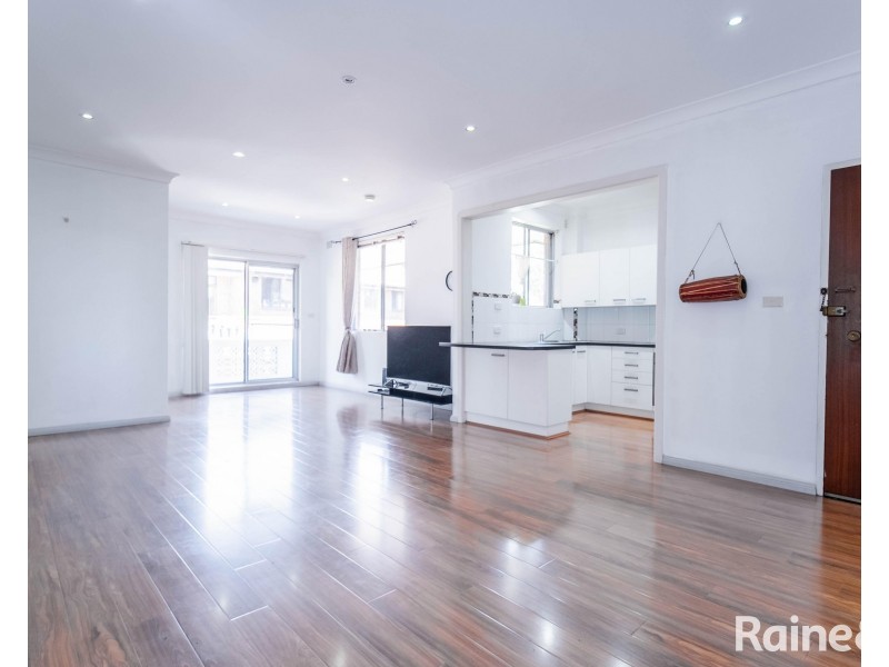 9/52 Hampton Court Road, Carlton NSW 2218