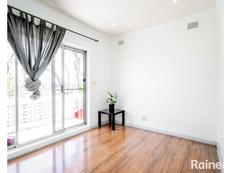 9/52 Hampton Court Road, Carlton NSW 2218