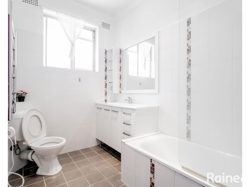 9/52 Hampton Court Road, Carlton NSW 2218