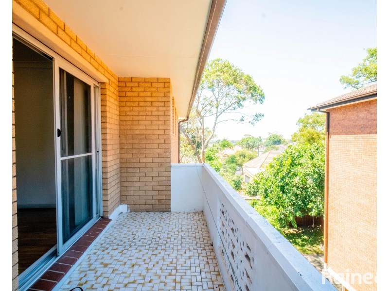 9/52 Hampton Court Road, Carlton NSW 2218