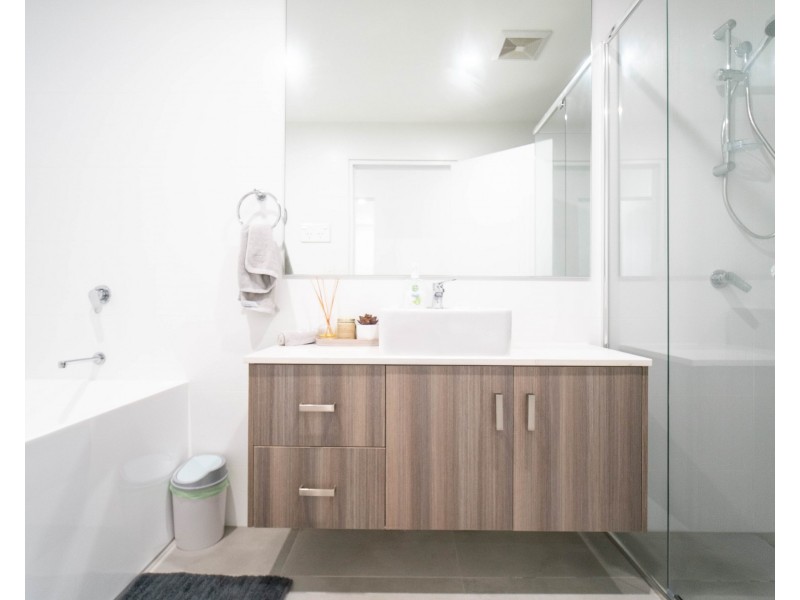 13/4 Hugh Avenue, Peakhurst NSW 2210