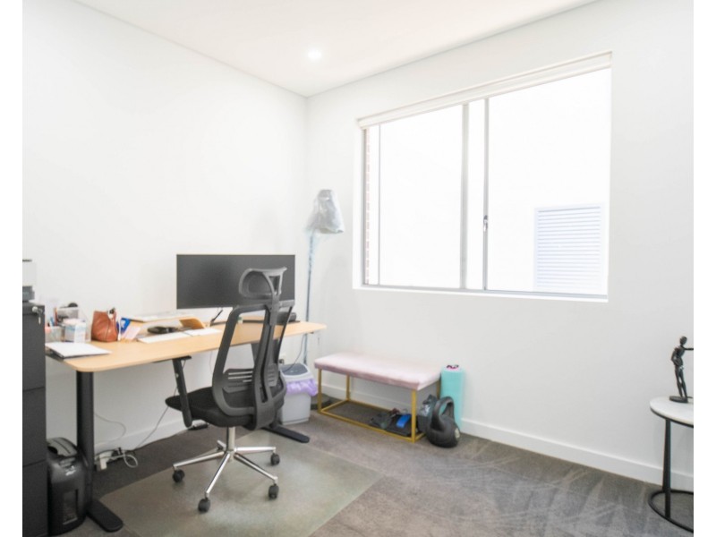 13/4 Hugh Avenue, Peakhurst NSW 2210