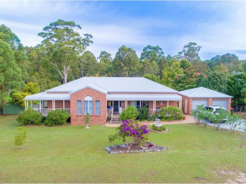 10 Spring Hill Place, Lake Cathie NSW 2445