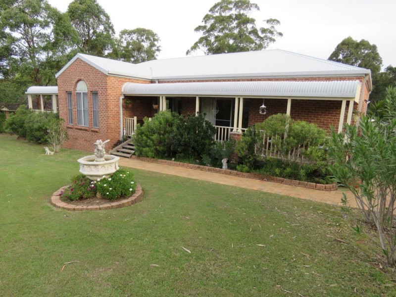 10 Spring Hill Place, Lake Cathie NSW 2445