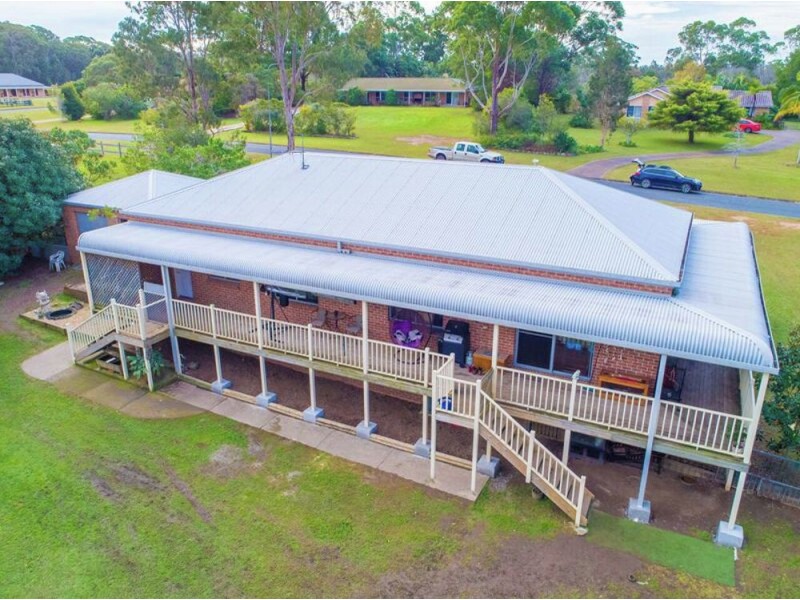 10 Spring Hill Place, Lake Cathie NSW 2445
