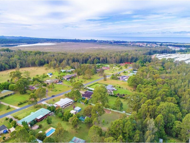 10 Spring Hill Place, Lake Cathie NSW 2445