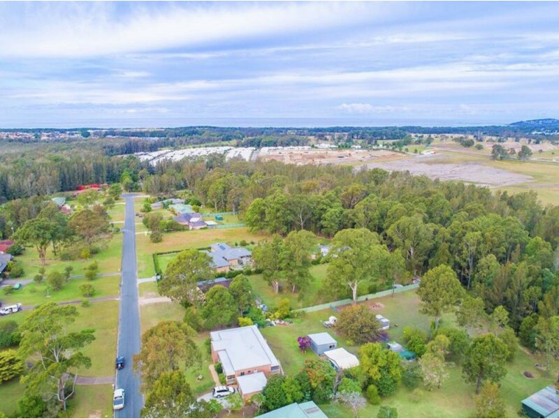 10 Spring Hill Place, Lake Cathie NSW 2445