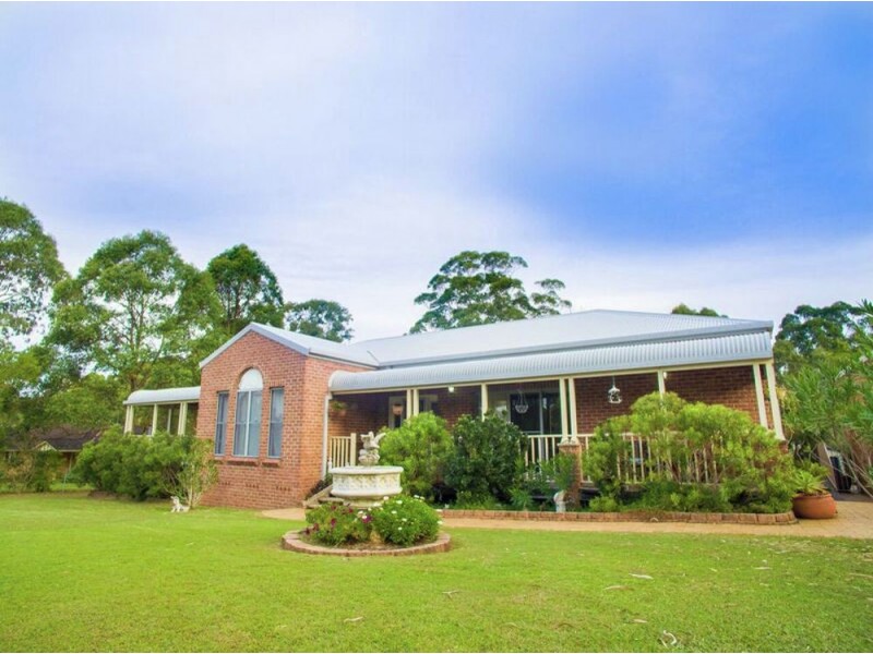 10 Spring Hill Place, Lake Cathie NSW 2445