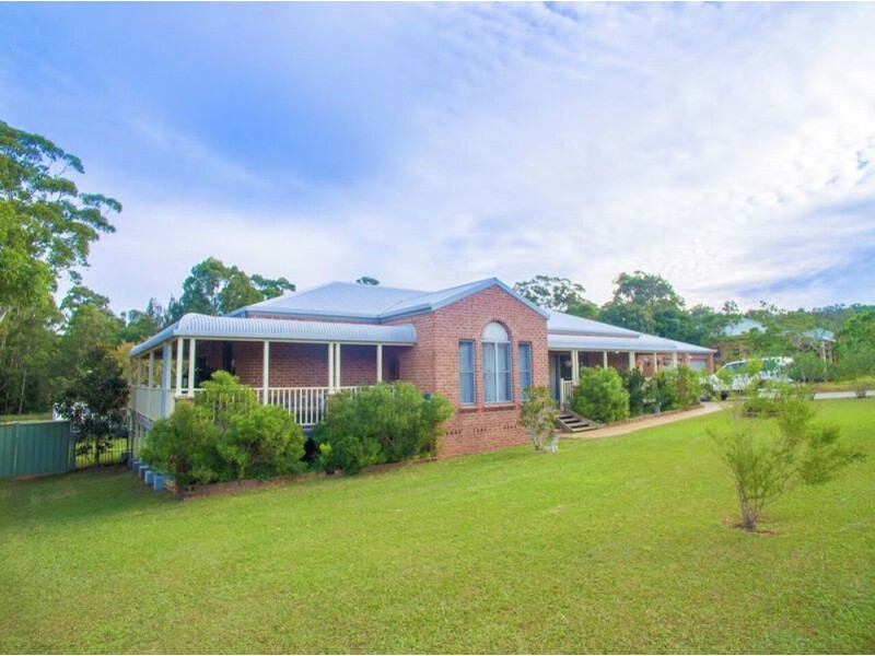 10 Spring Hill Place, Lake Cathie NSW 2445