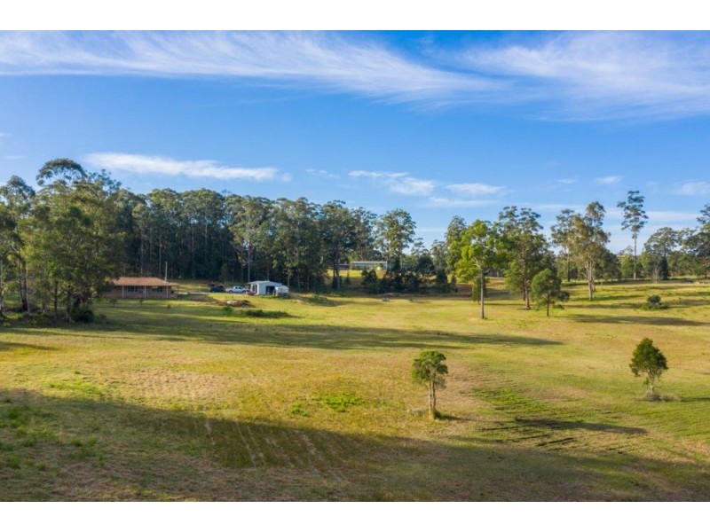 61 Apanie Rd, Lake Innes NSW 2446