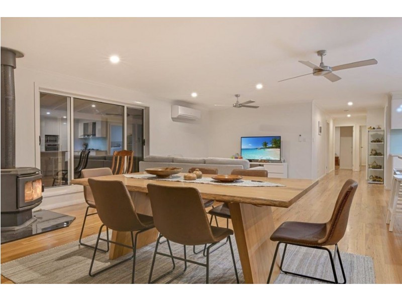 61 Apanie Rd, Lake Innes NSW 2446