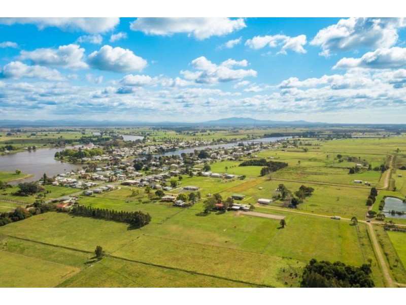 41 Darkwater Street, Gladstone NSW 2440