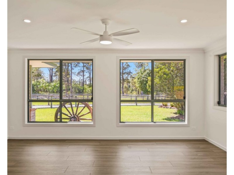 517 Lake Innes Drive, Lake Innes NSW 2446