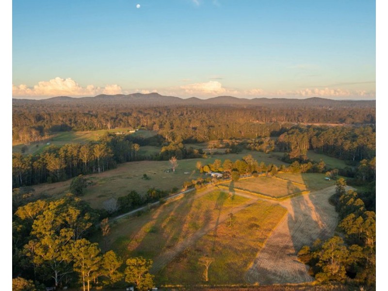 142 Old School Road, Herons Creek NSW 2443