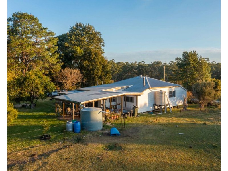 142 Old School Road, Herons Creek NSW 2443