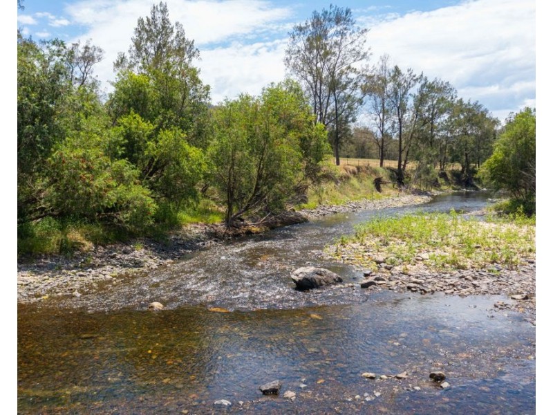 8493 Armidale Rd, Comara NSW 2440