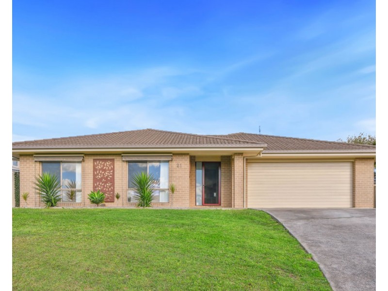 21 Rowe Drive, Macksville NSW 2447