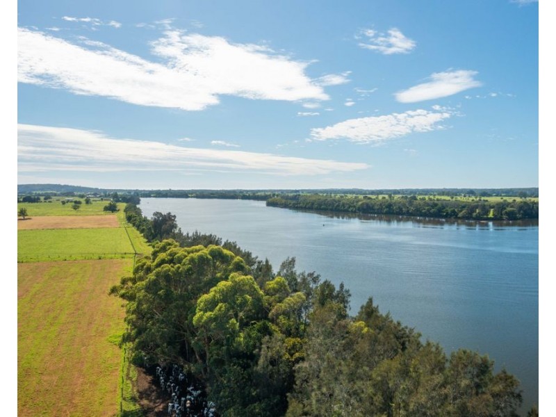 282 Newtons Road, Dumaresq Island NSW 2430