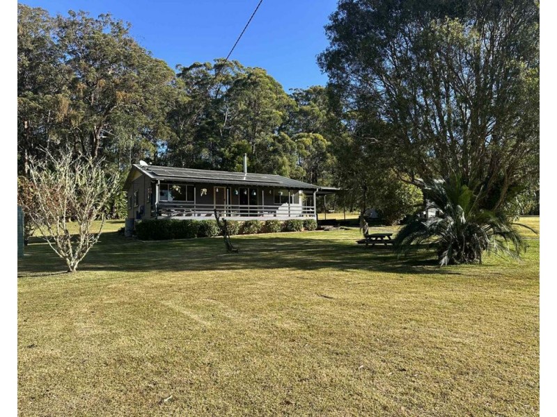 6 Coolamon rd, Lake Innes NSW 2446