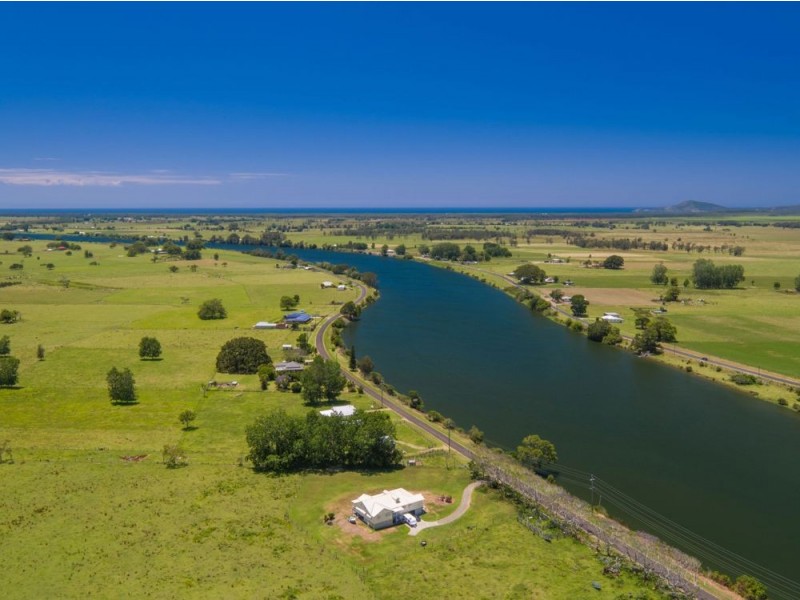 Summer Island NSW 2440