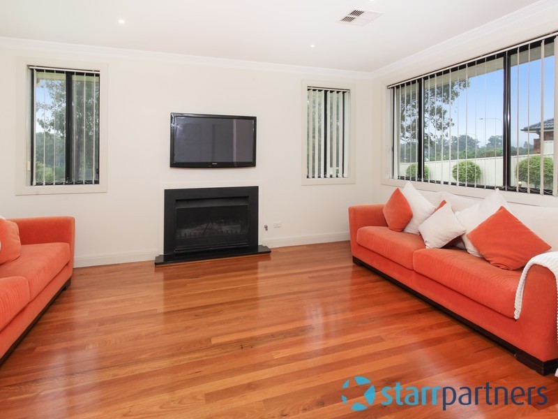 8 Marie Pitt Place, Glenmore Park NSW 2745