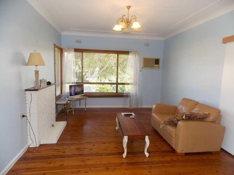 9 Thompson Avenue, St Marys NSW 2760