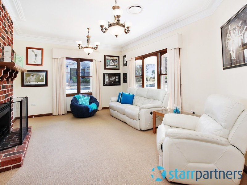 2 Glengarry Dr, Glenmore Park NSW 2745
