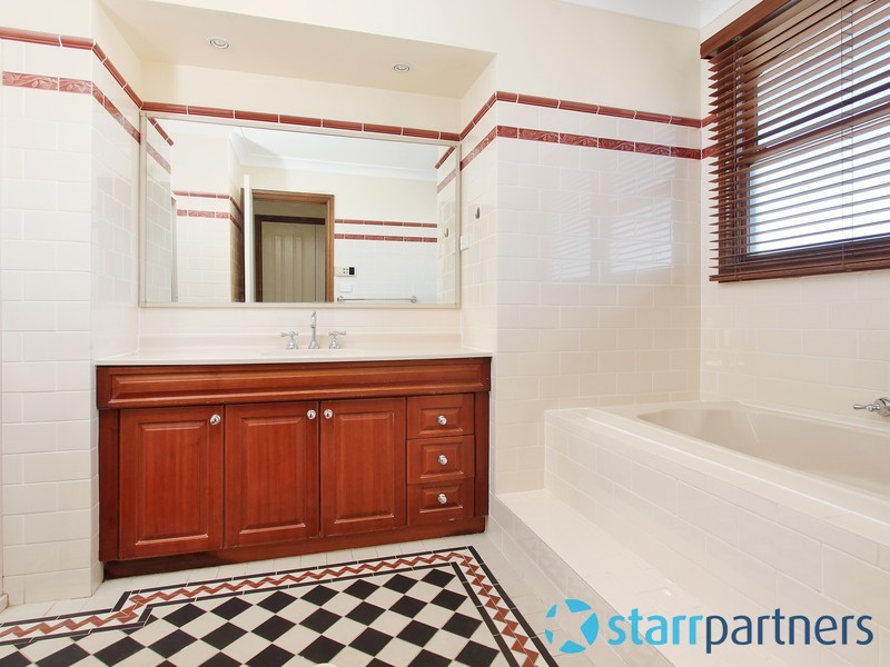 2 Glengarry Dr, Glenmore Park NSW 2745