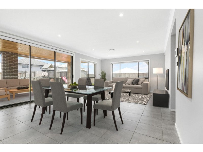 95 Bluestone Drive, Glenmore Park NSW 2745