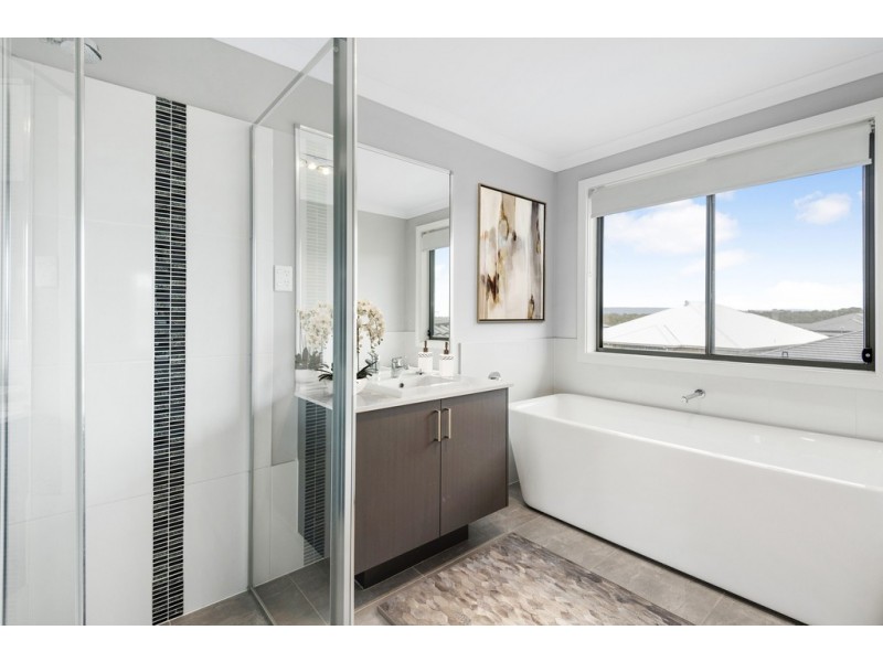 95 Bluestone Drive, Glenmore Park NSW 2745