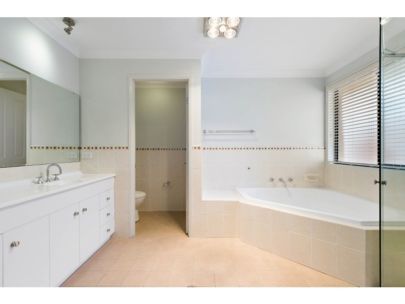 128 Ridgetop Drive, Glenmore Park NSW 2745