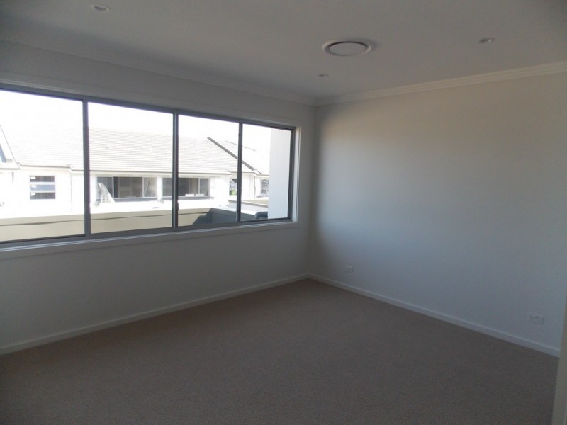 95 Bradley Street, Glenmore Park NSW 2745