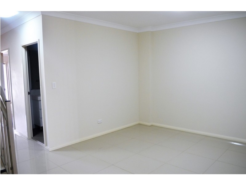 32/1 Glenmore Ridge Drive, Glenmore Park NSW 2745