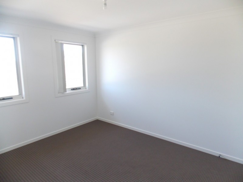 23 Edgewater Drive, Glenmore Park NSW 2745