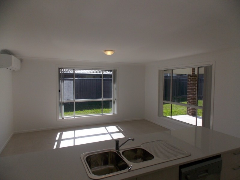 23 Edgewater Drive, Glenmore Park NSW 2745