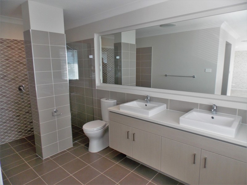 80 Bradley Street, Glenmore Park NSW 2745