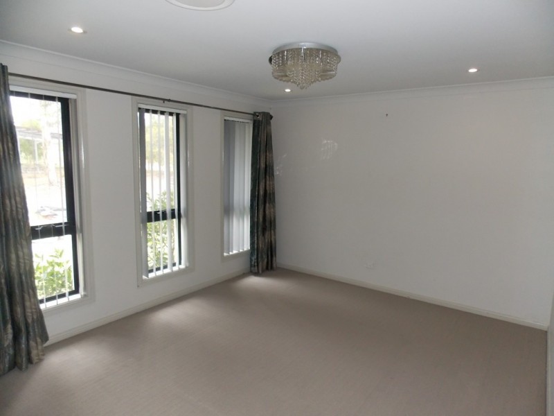 17 Silverwood Way, Claremont Meadows NSW 2747