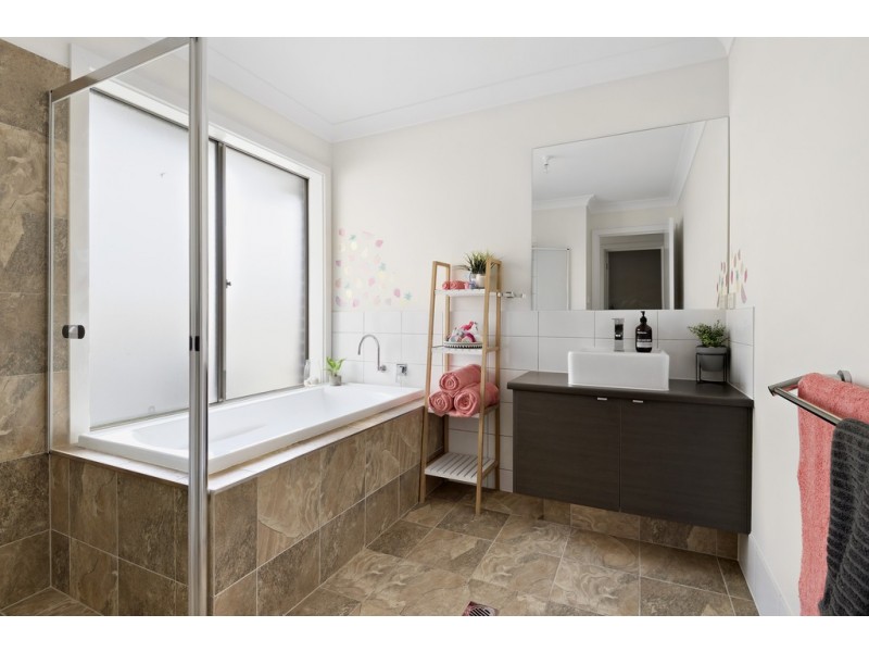 6 Ewan James Drive, Glenmore Park NSW 2745