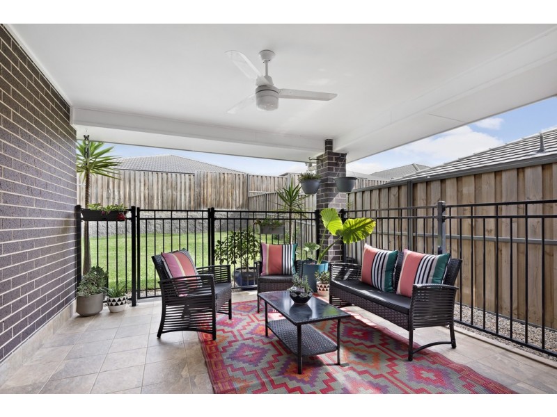 6 Ewan James Drive, Glenmore Park NSW 2745