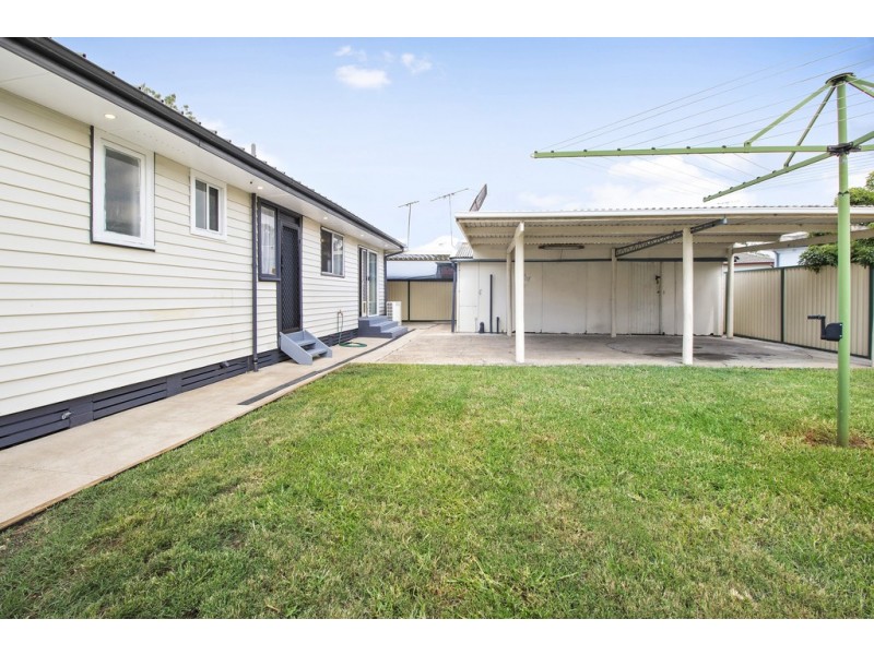 21 Palau Crescent, Lethbridge Park NSW 2770